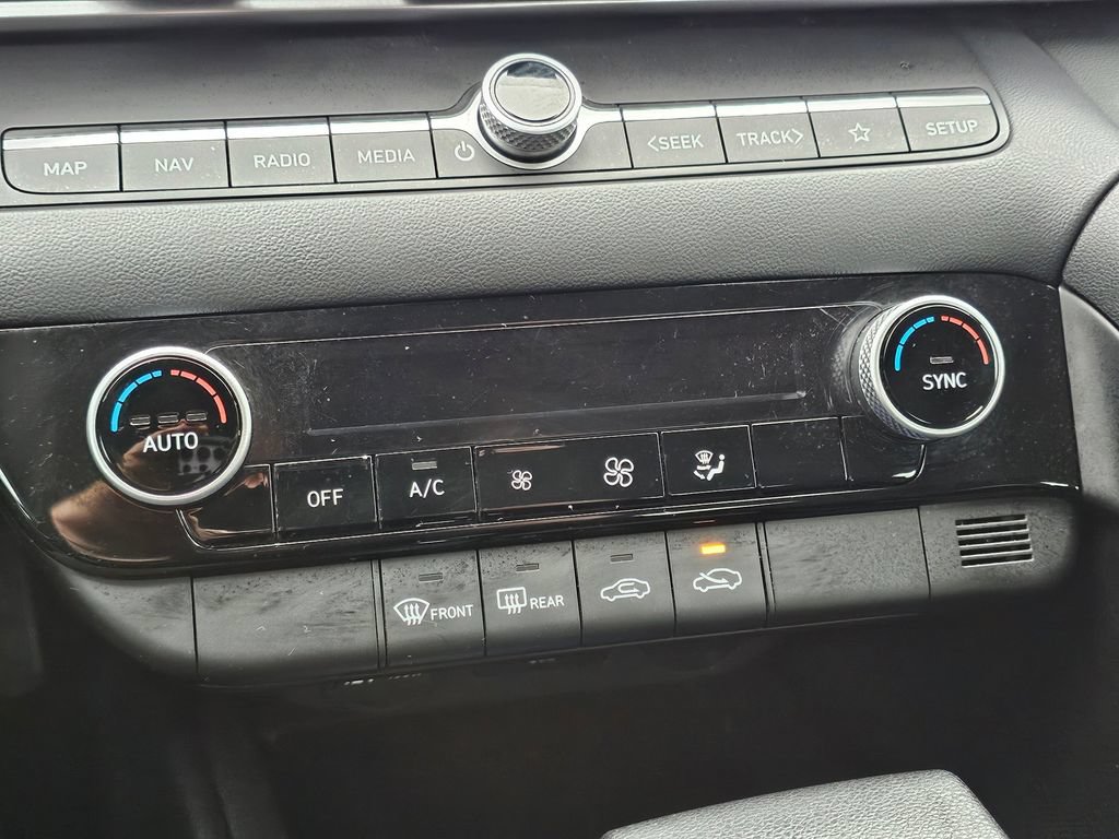 Used 2024 Hyundai Elantra SEL FWD image 24