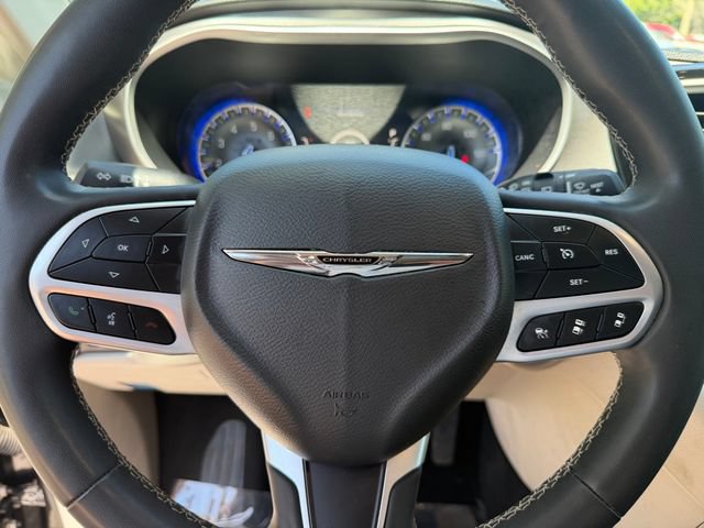 Used 2023 Chrysler Pacifica Touring-L FWD image 23