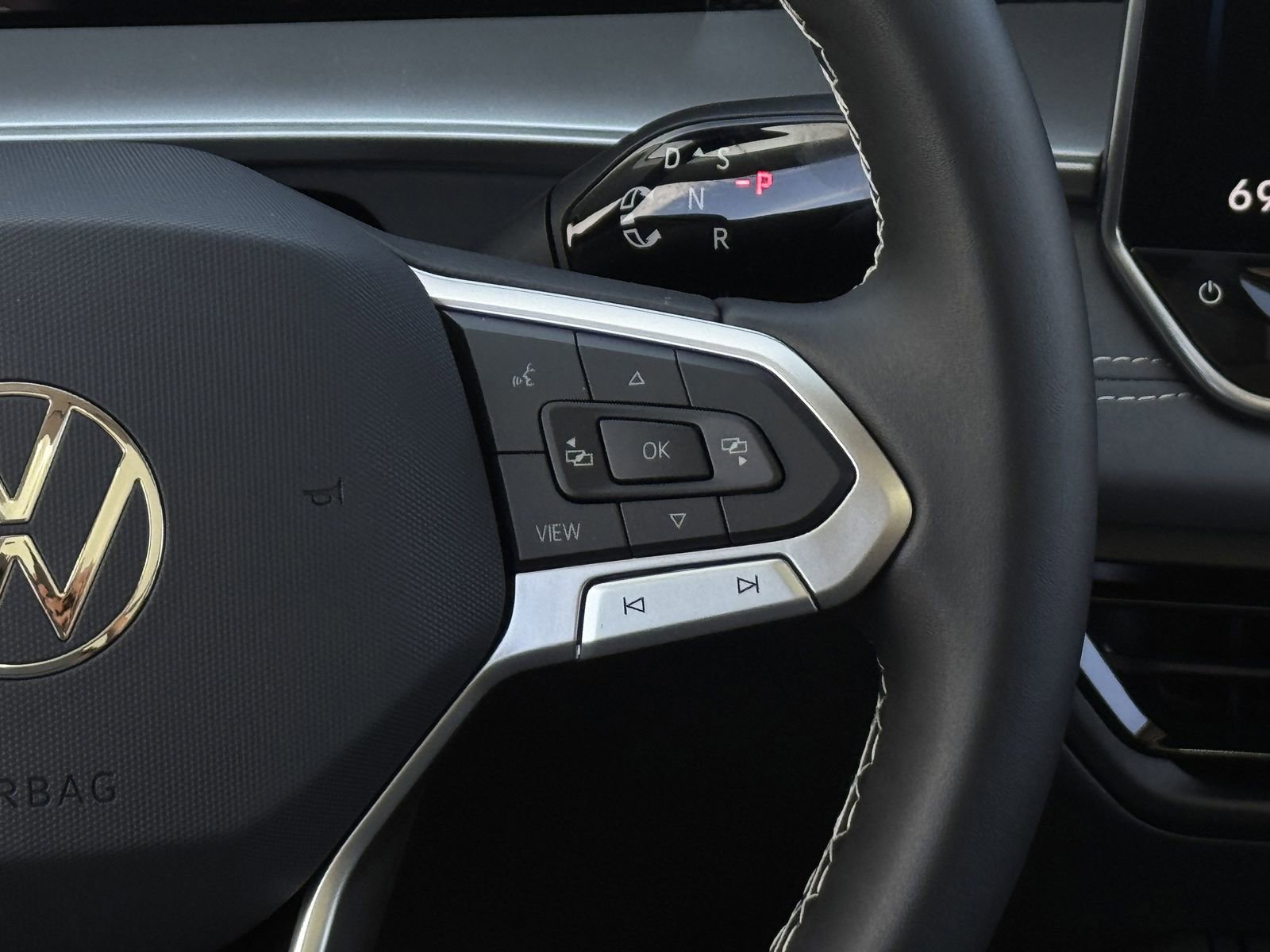 New 2026 Volkswagen Tiguan SE image 16