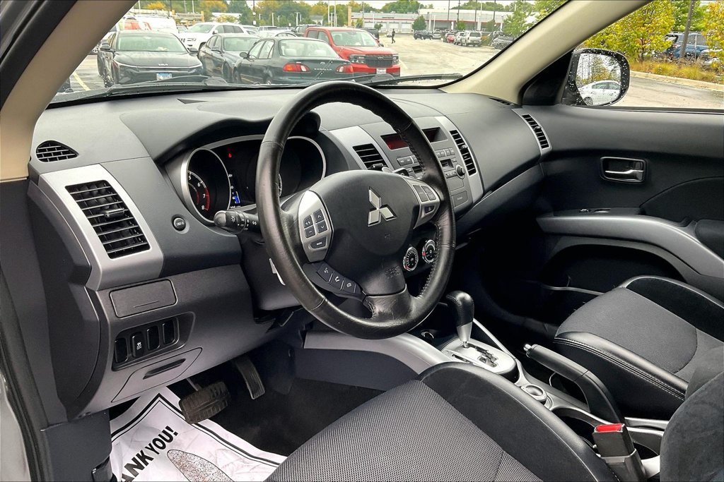 Used 2013 Mitsubishi Outlander SE AWD/4WD image 17