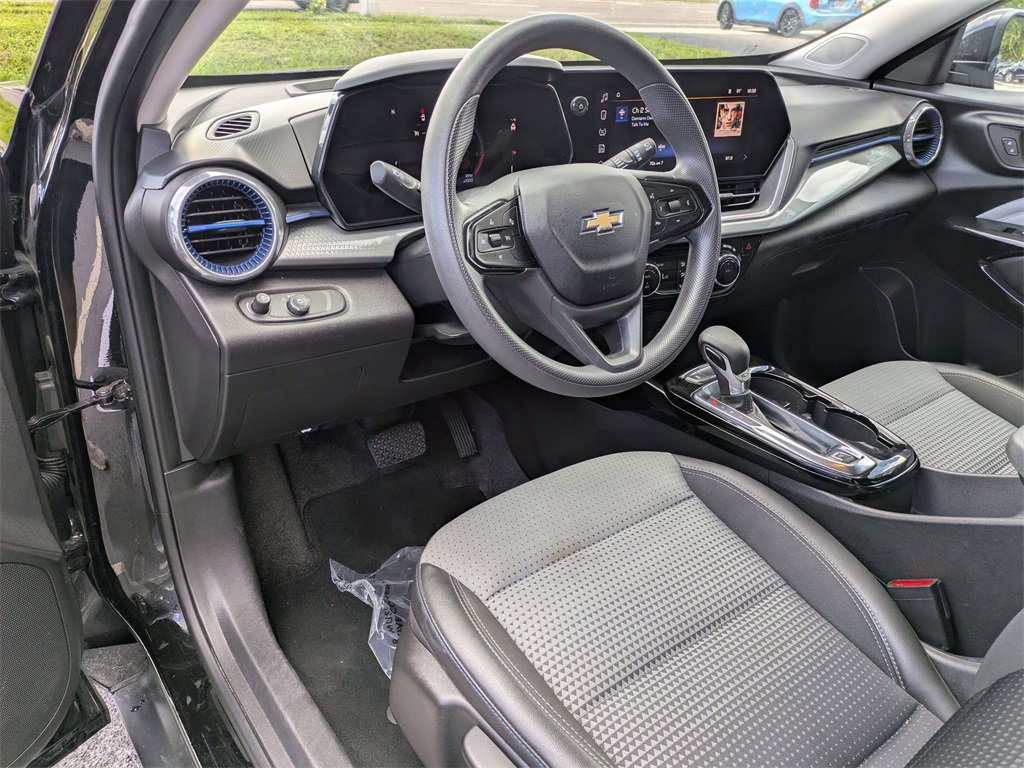 Used 2024 Chevrolet Trax LT image 14