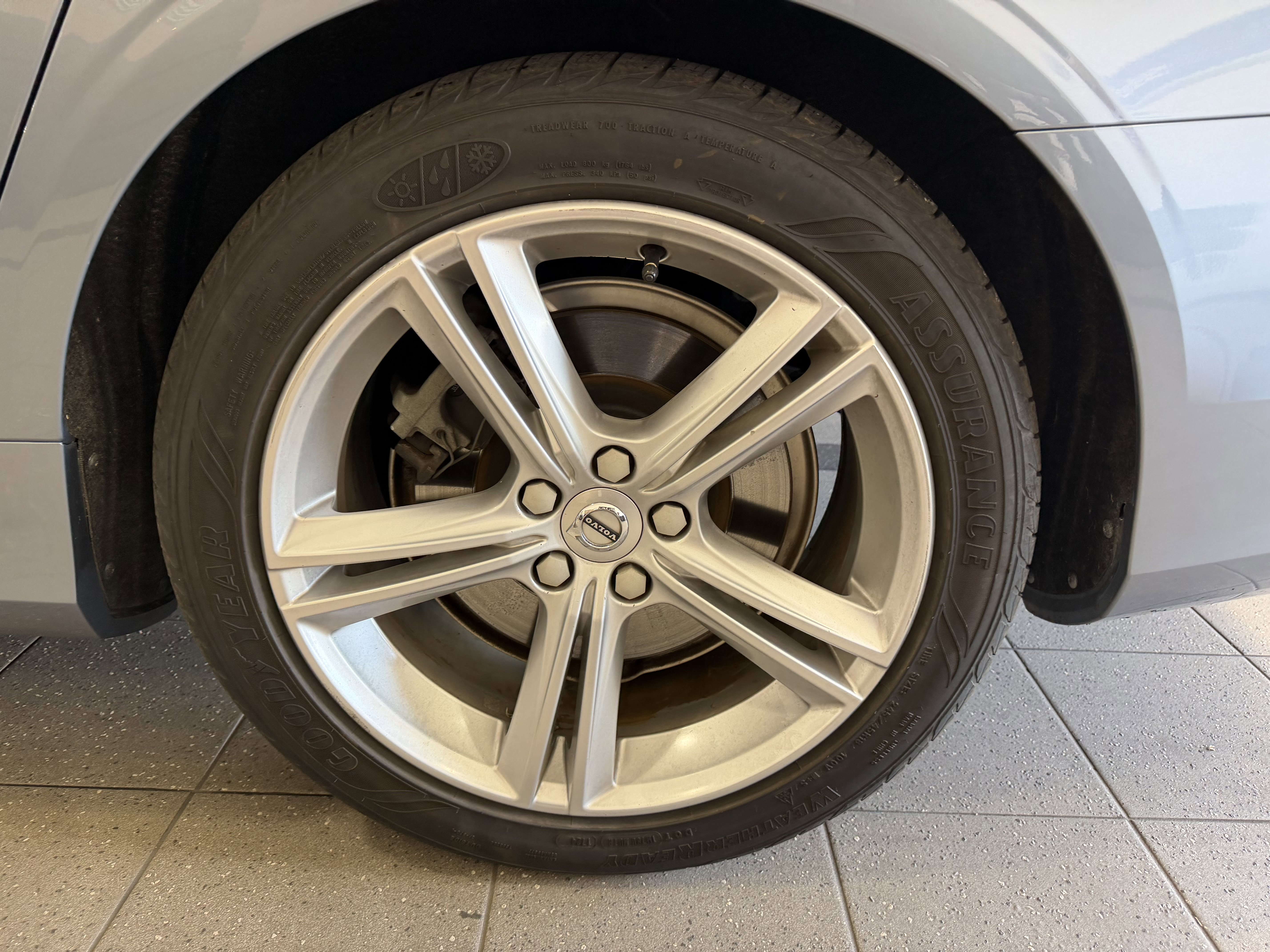 Used 2017 Volvo S90 T5 Momentum w/ Convenience Package FWD image 7