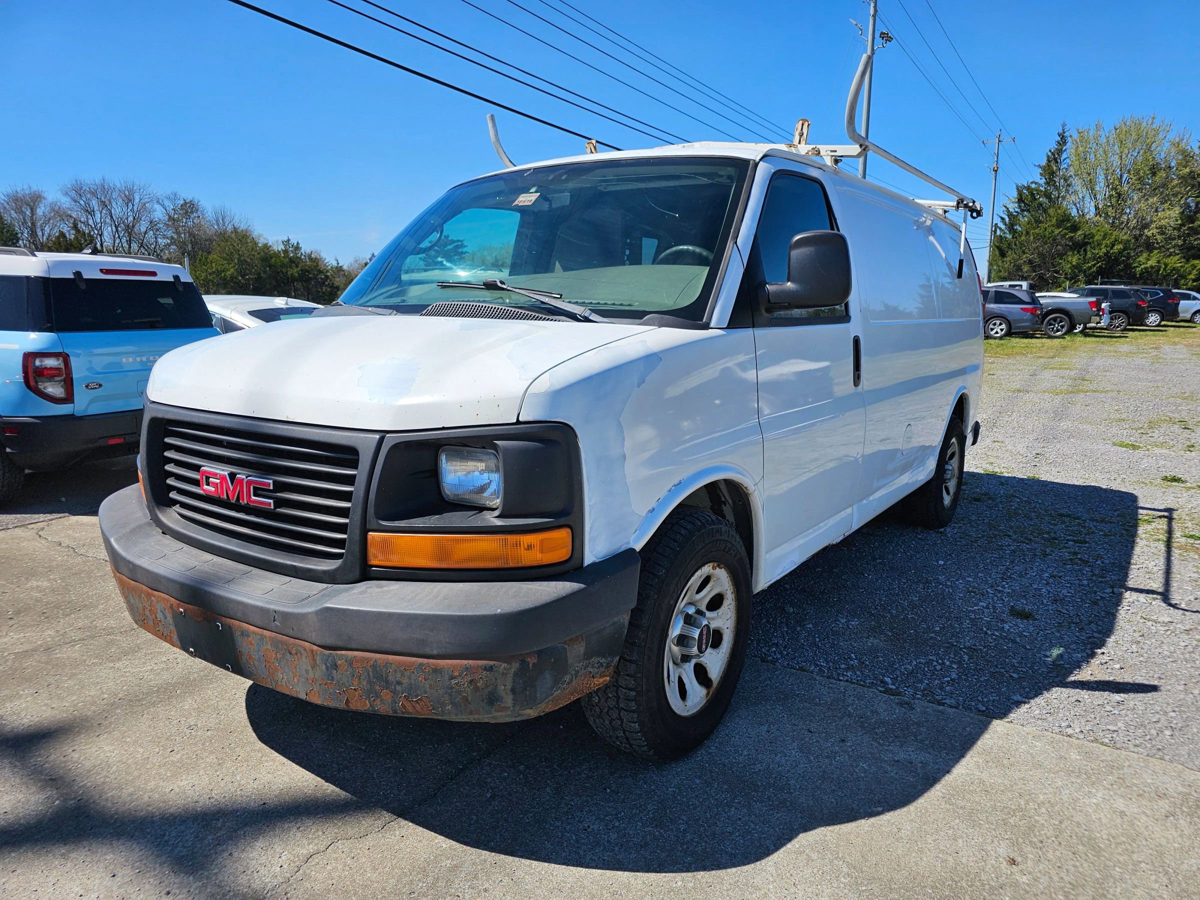 Used 2010 GMC Savana 1500 RWD image 1