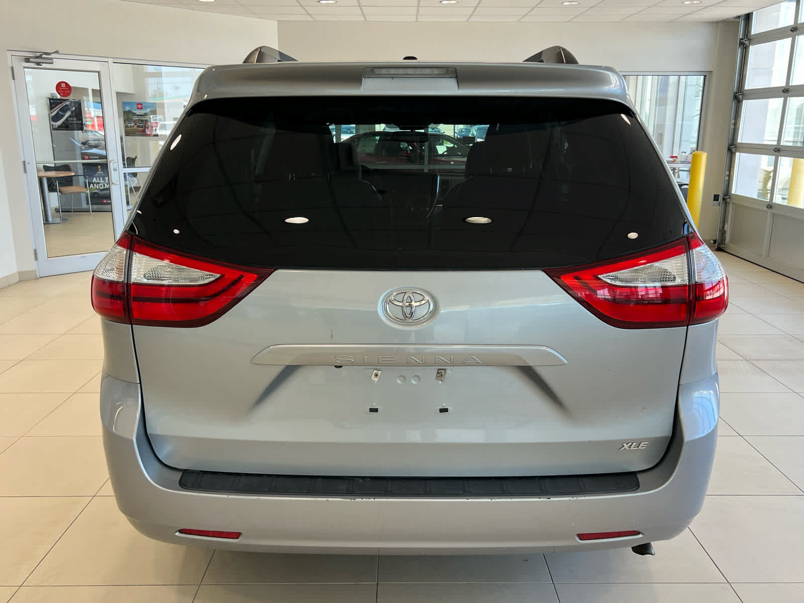 Used 2015 Toyota Sienna XLE FWD image 6