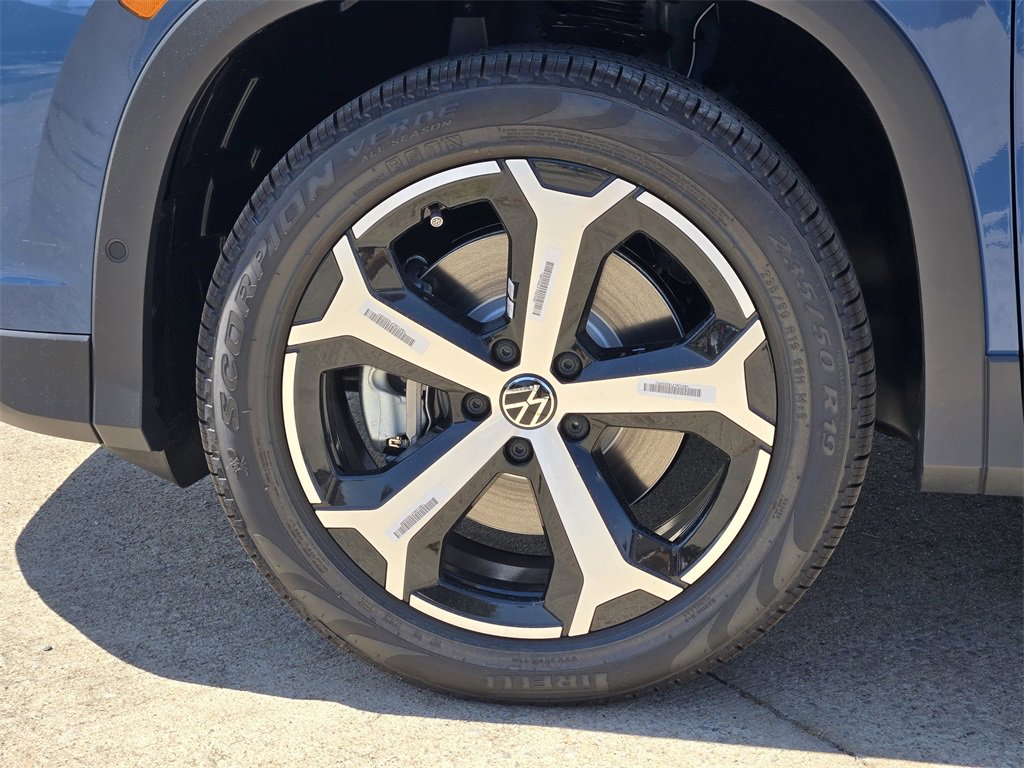 New 2025 Volkswagen Tiguan SE image 10