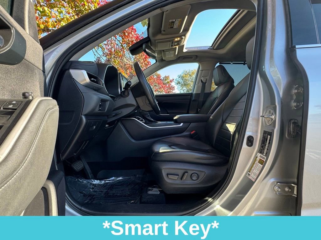 Used 2022 Toyota Highlander XLE image 14