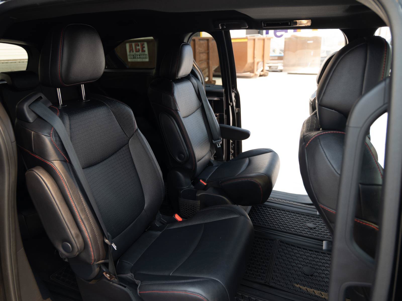 Used 2025 Toyota Sienna XSE AWD/4WD image 23