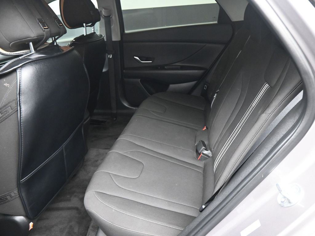 Used 2023 Hyundai Elantra SEL image 9