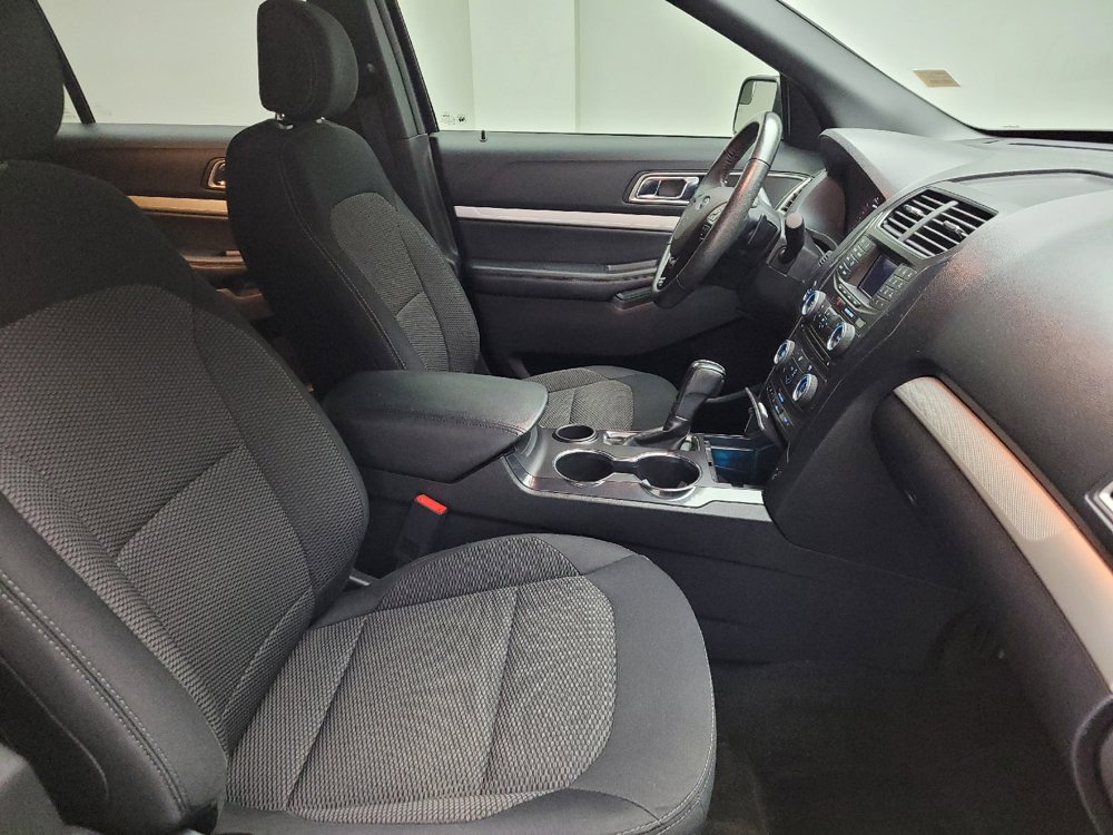 Used 2017 Ford Explorer XLT FWD image 21