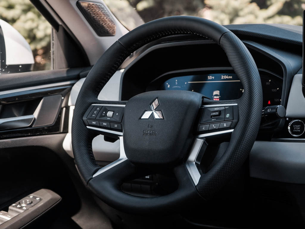 New 2026 Mitsubishi Outlander SE image 15