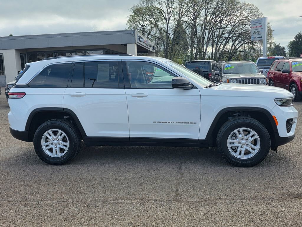 Used 2023 Jeep Grand Cherokee Laredo w/ Luxury Tech Group I image 8