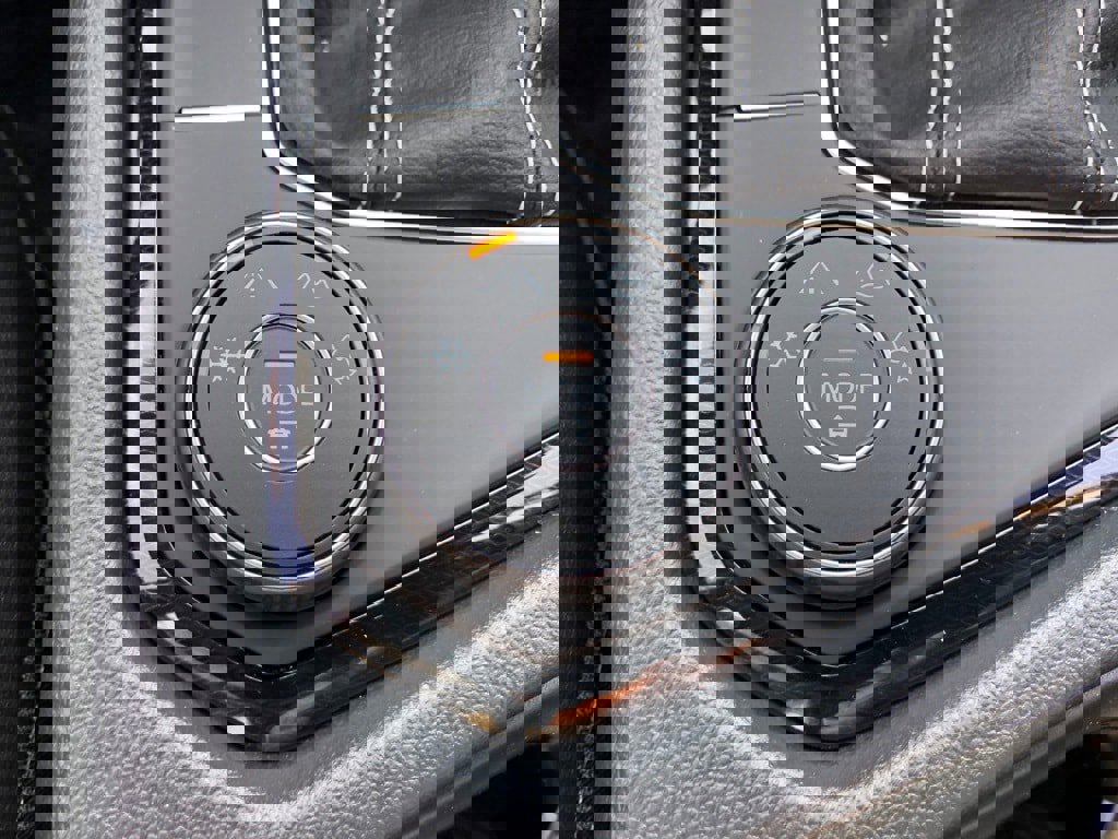 New 2025 Volkswagen Taos SEL image 27