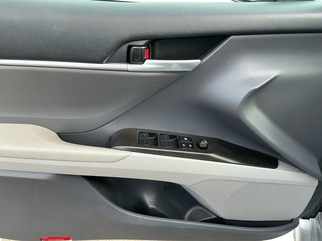 Used 2024 Toyota Camry SE image 21