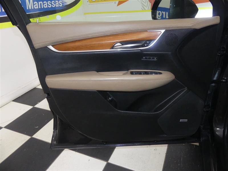 Used 2017 Cadillac XT5 Platinum AWD/4WD image 24
