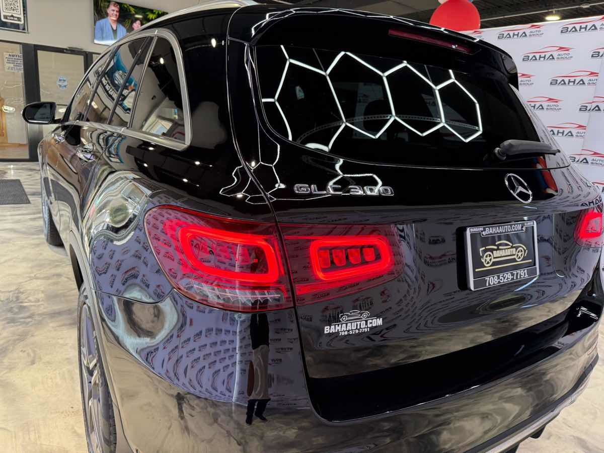 Used 2022 Mercedes-Benz GLC 300 4MATIC w/ AMG Line image 11