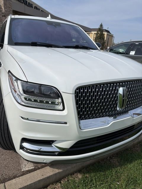 Used 2020 Lincoln Navigator L Reserve w/ Luxury Package image 2