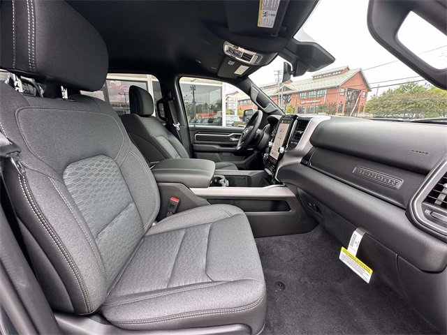New 2026 RAM 1500 4x4 Crew Cab image 32
