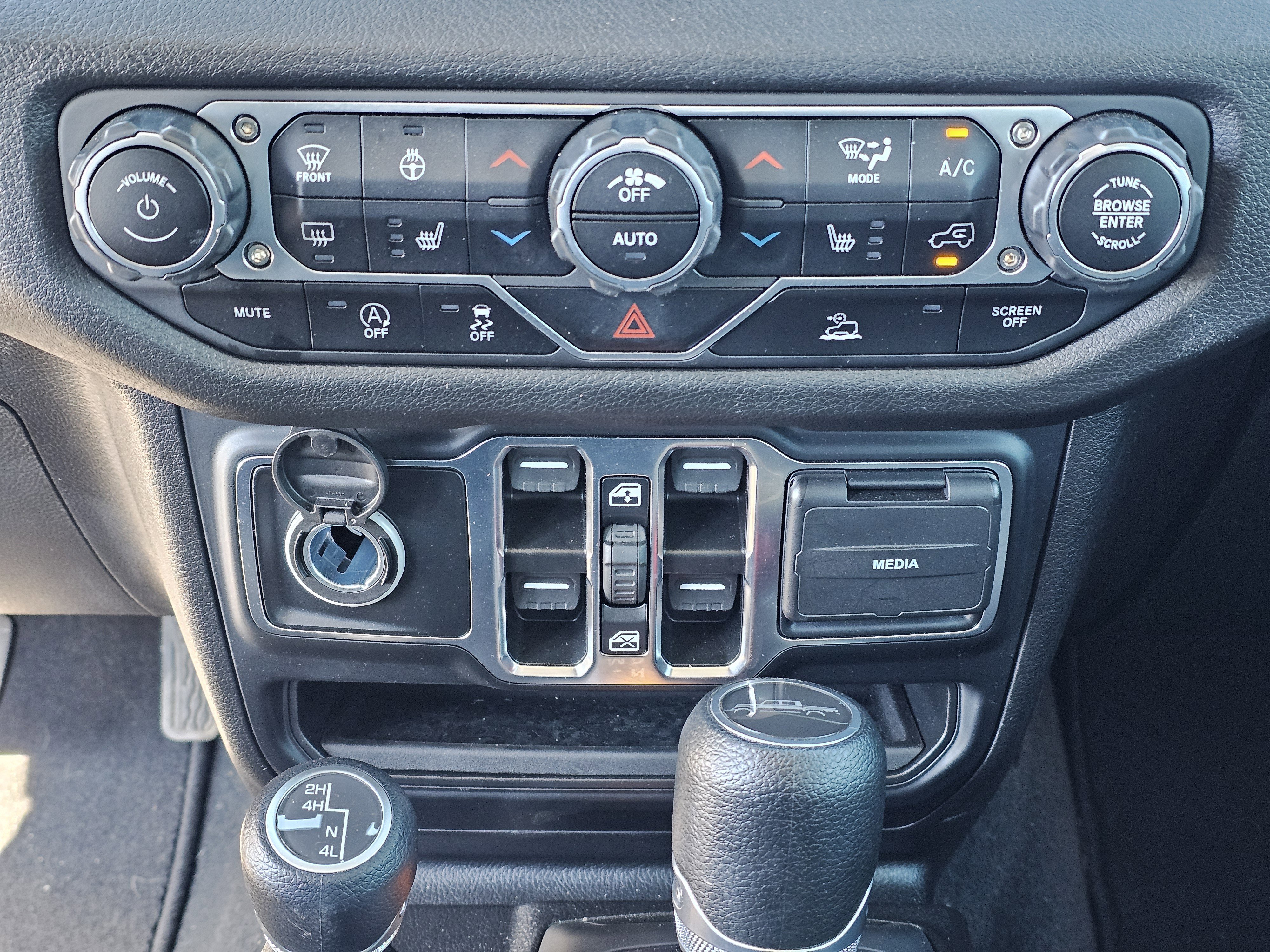 Used 2024 Jeep Gladiator Sport image 28