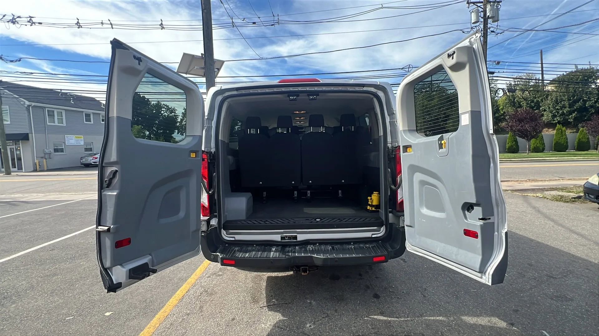 Used 2018 Ford Transit 350 XLT image 9