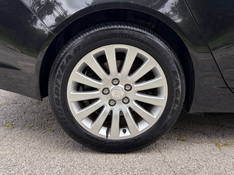 Used 2013 Buick Regal Premium FWD image 28