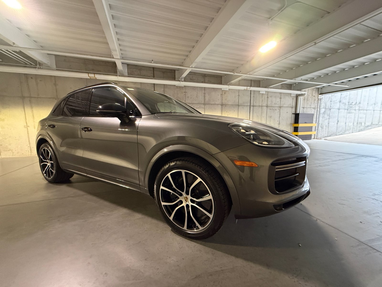 Certified 2023 Porsche Cayenne Turbo S AWD/4WD image 9