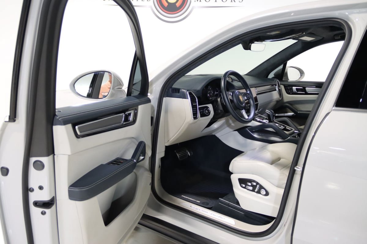 Used 2020 Porsche Cayenne Turbo AWD/4WD image 44