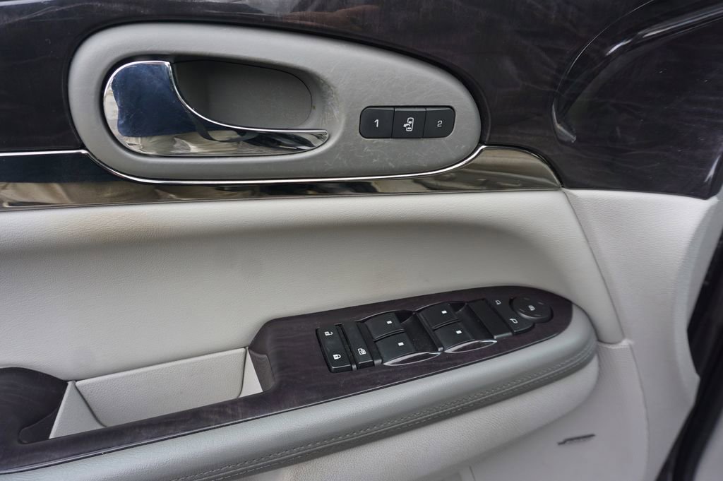 Used 2016 Buick Enclave Leather FWD image 3