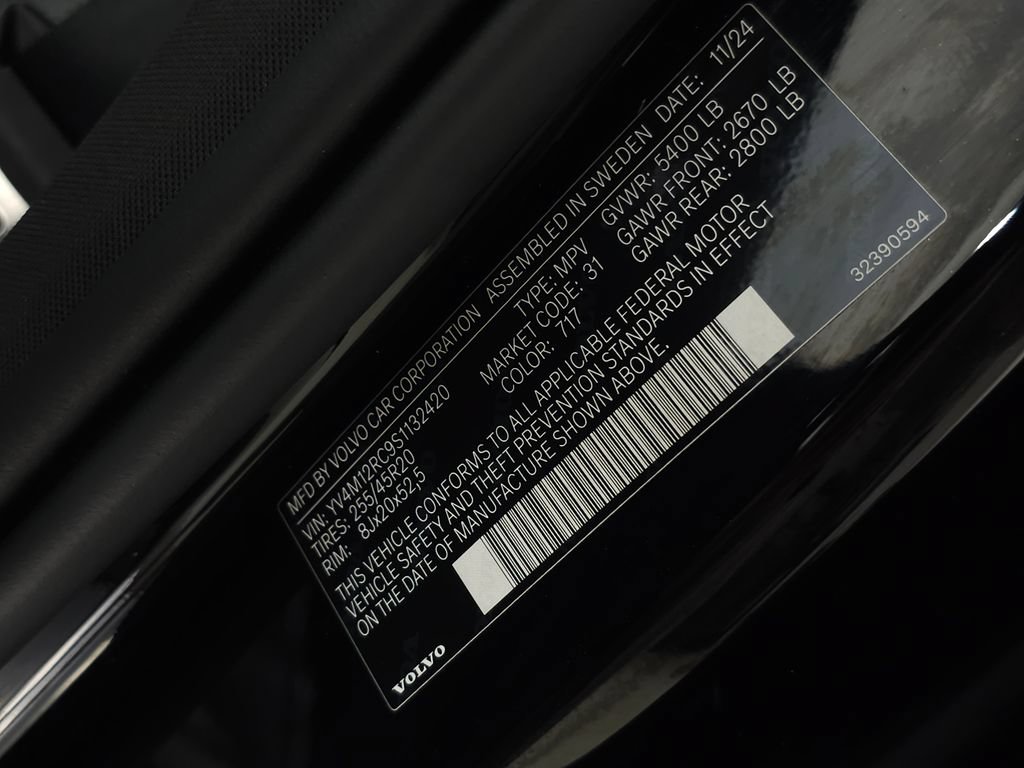 Certified 2025 Volvo XC60 B5 Plus AWD/4WD image 35