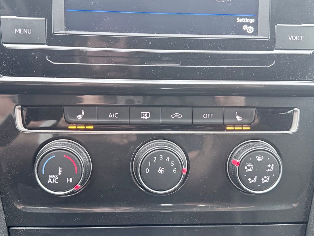 Used 2021 Volkswagen Golf 4-Door image 22