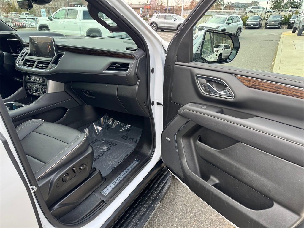 Used 2023 Chevrolet Suburban Premier image 10