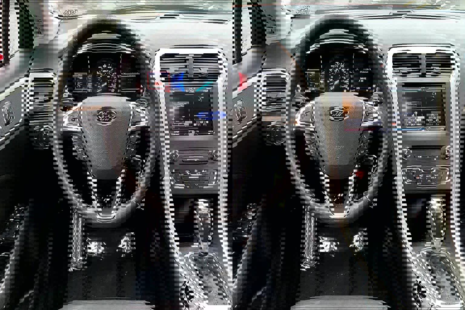 Used 2016 Ford Fusion SE w/ Equipment Group 202A image 5