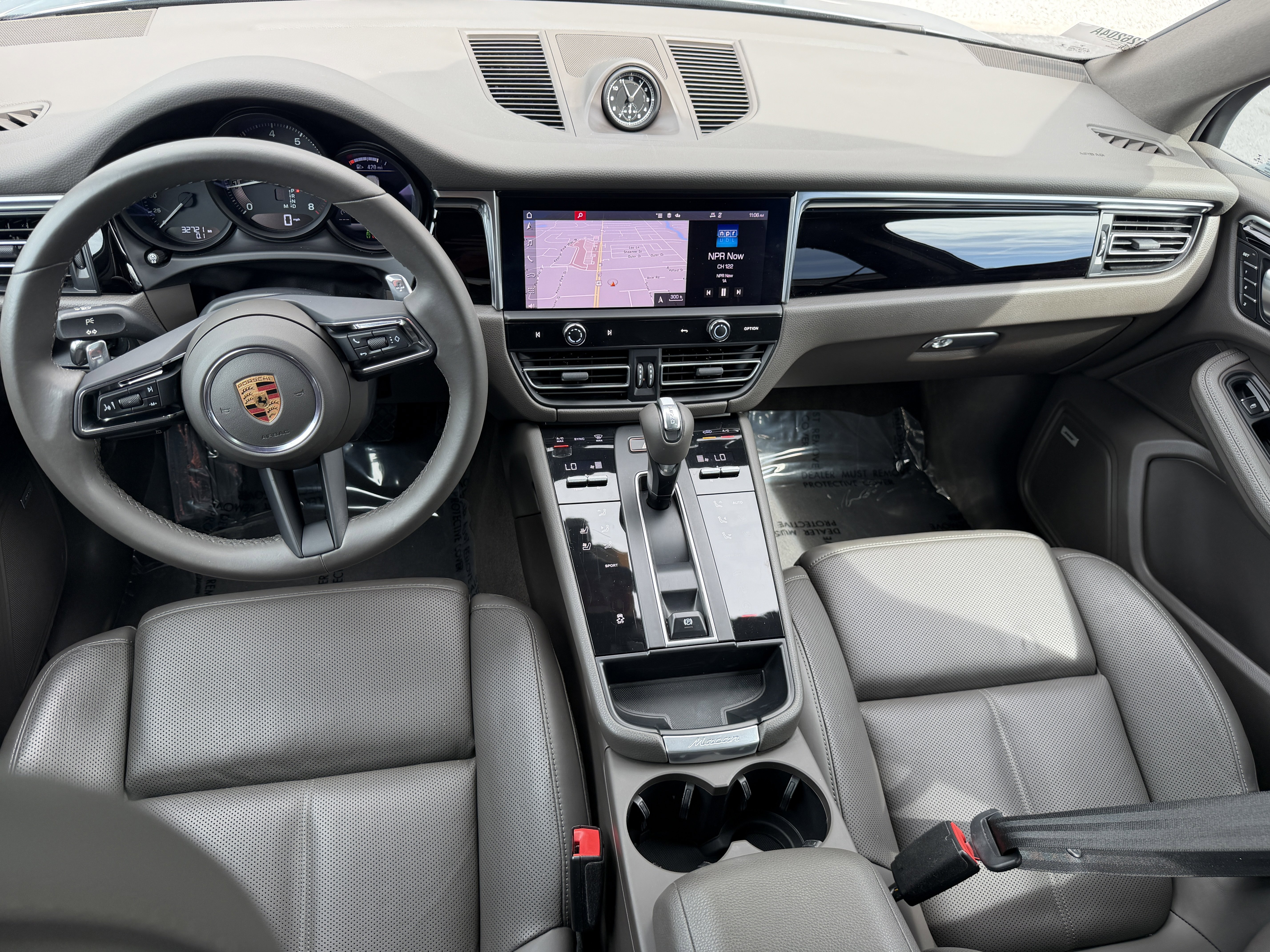 Certified 2022 Porsche Macan image 18
