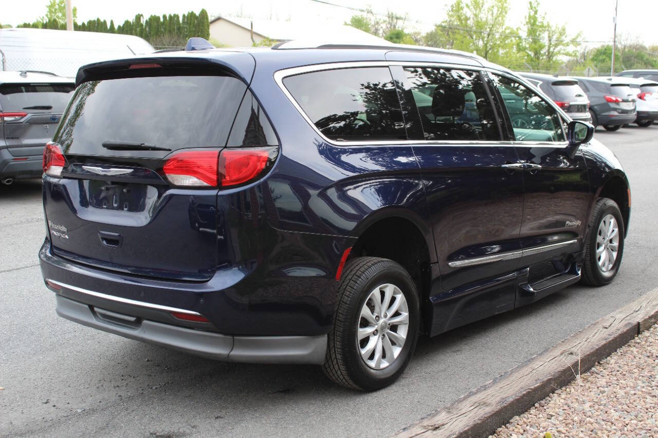 Used 2019 Chrysler Pacifica Touring-L FWD image 7