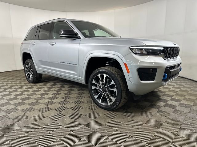 Used 2023 Jeep Grand Cherokee Overland image 2