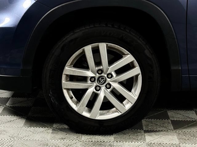 Used 2016 Toyota Highlander LE FWD image 8