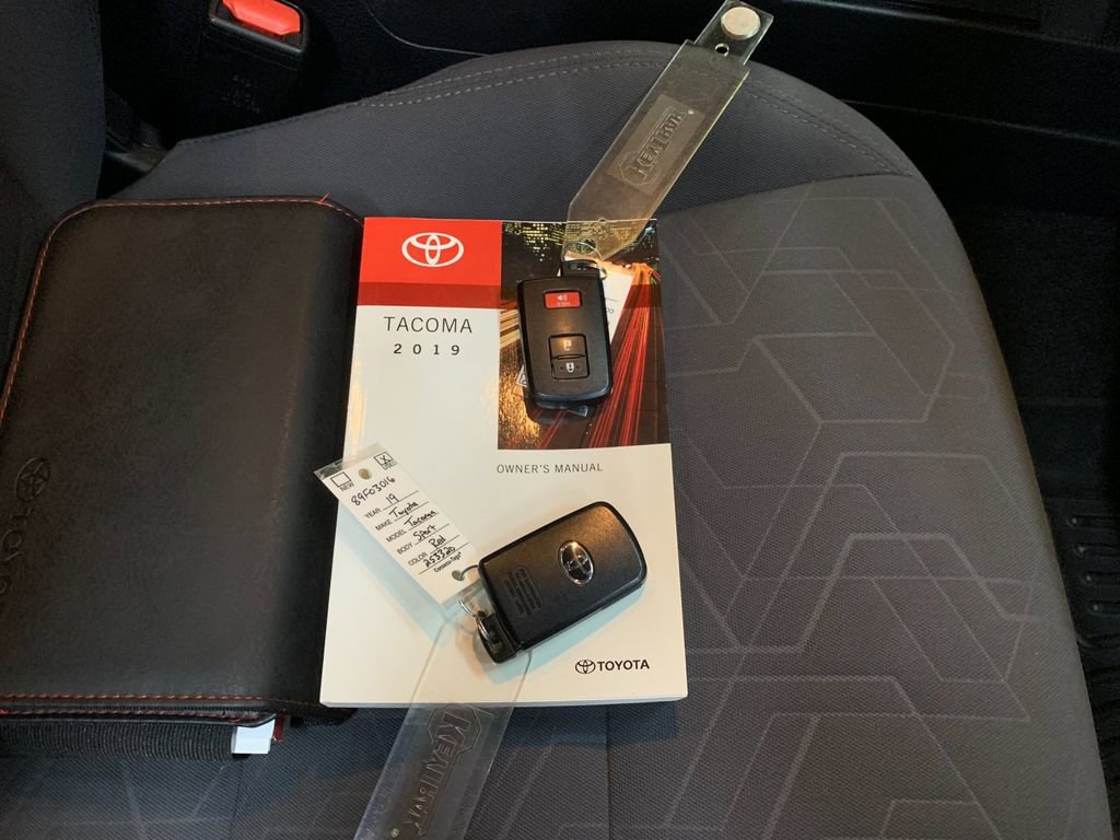 Used 2019 Toyota Tacoma TRD Sport image 9