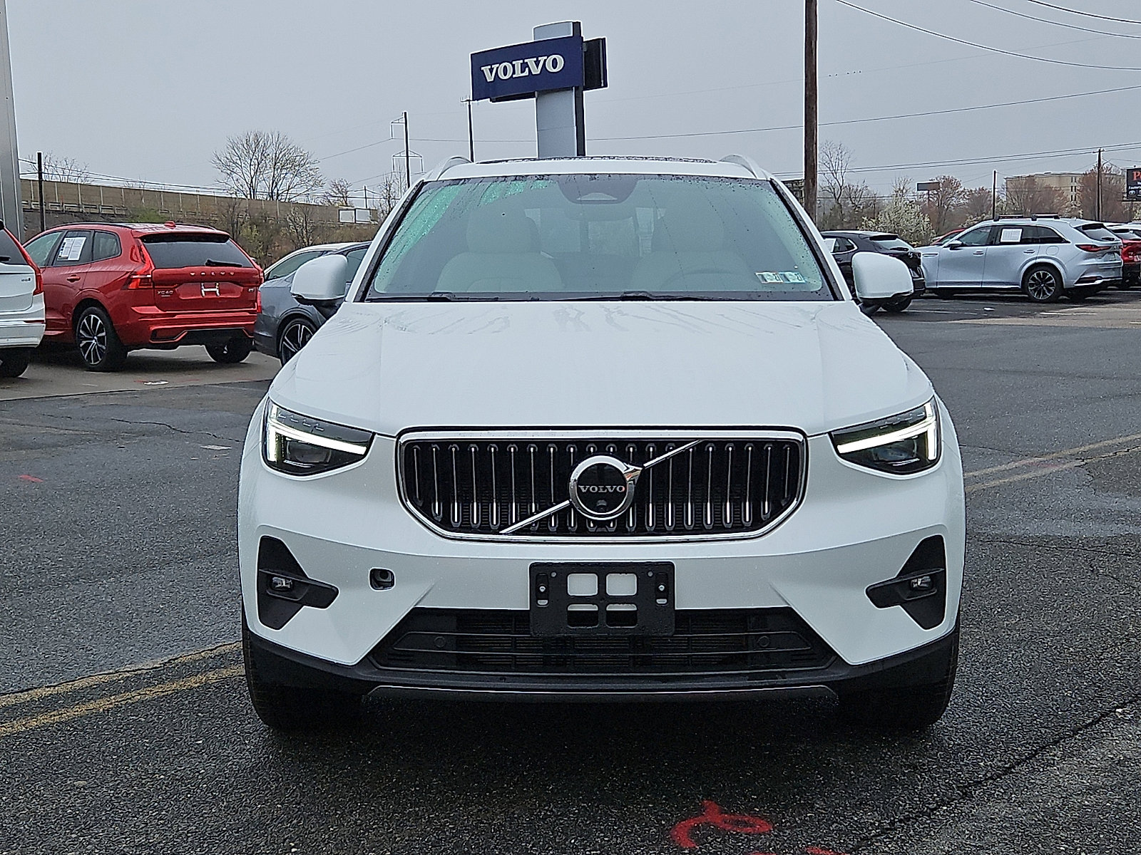 Certified 2023 Volvo XC40 B5 Ultimate w/ Protection Package Premier image 2