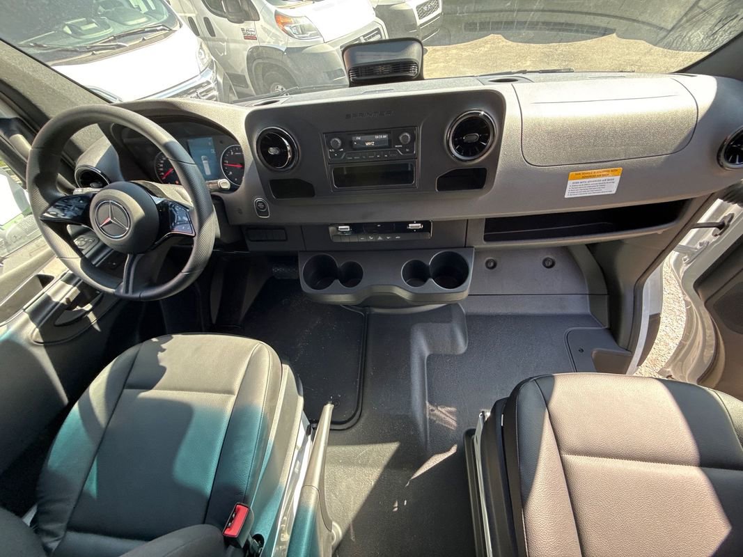 Used 2025 Mercedes-Benz Sprinter 2500 image 22