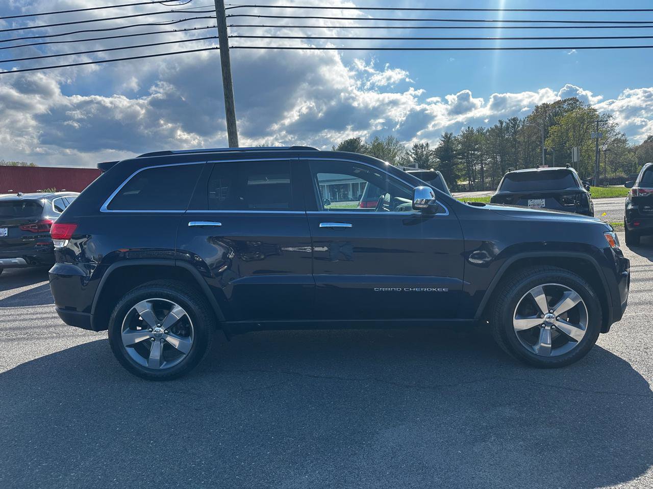 Used 2015 Jeep Grand Cherokee Limited w/ Trailer Tow Group IV AWD/4WD image 4