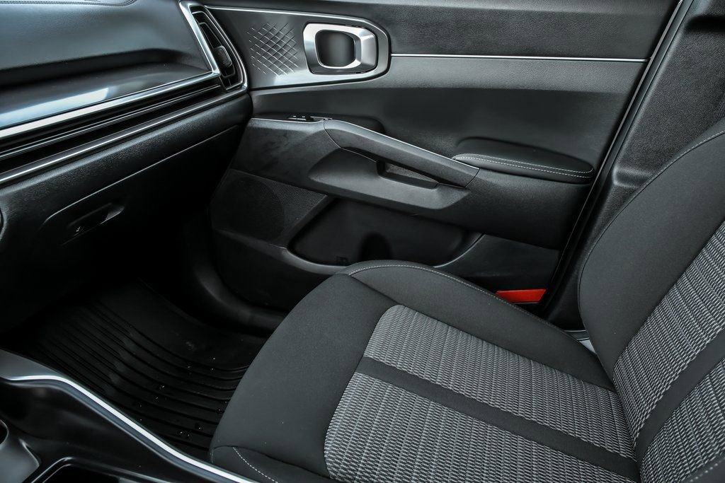 Used 2025 Kia Sorento LX image 26