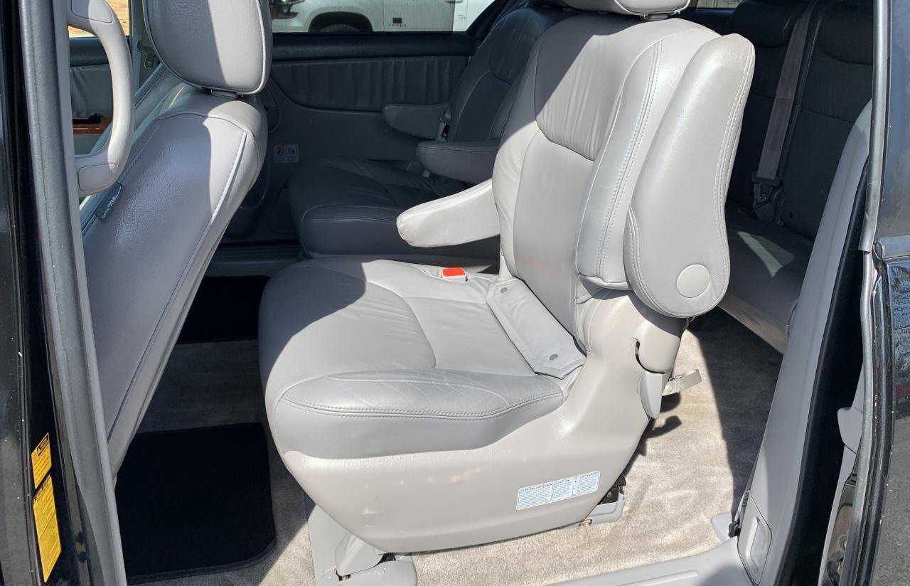 Used 2009 Toyota Sienna XLE FWD image 29