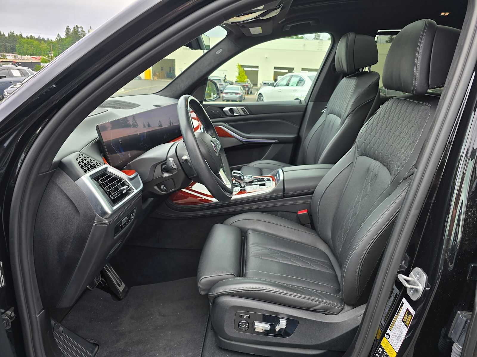 Used 2023 BMW ALPINA XB7 AWD/4WD image 21