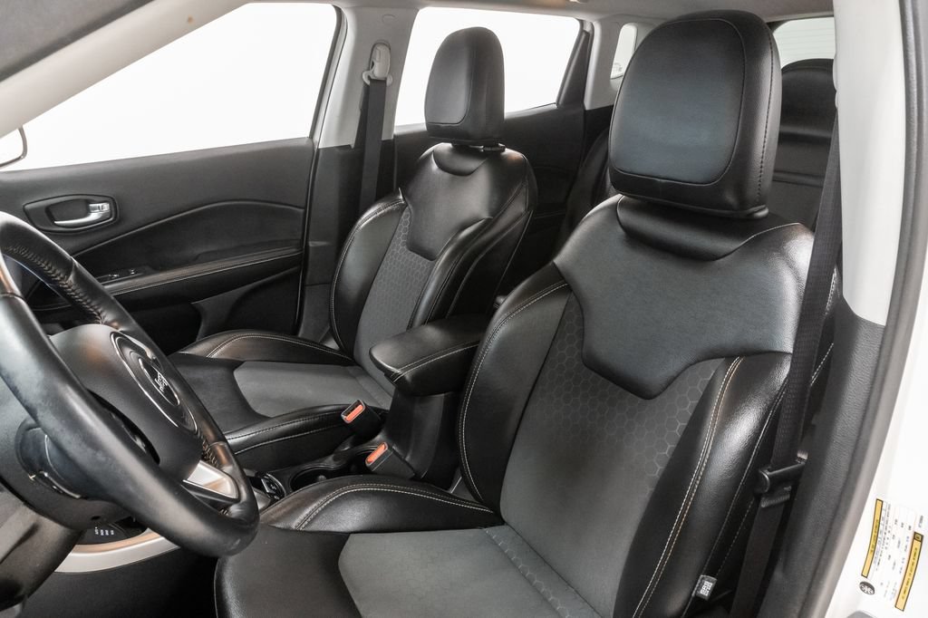 Used 2019 Jeep Compass Latitude w/ Popular Equipment Group AWD/4WD image 9