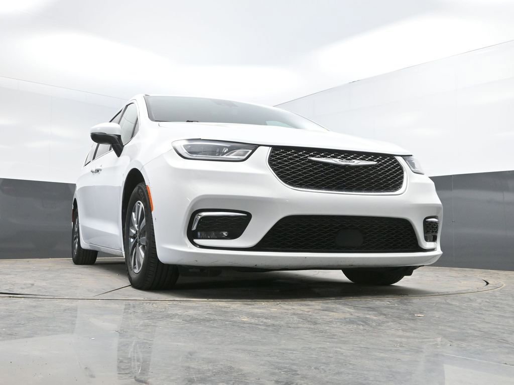 Used 2023 Chrysler Pacifica Touring-L FWD image 32