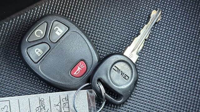 Used 2013 GMC Sierra 2500 SLT w/ SLT Convenience Package image 29