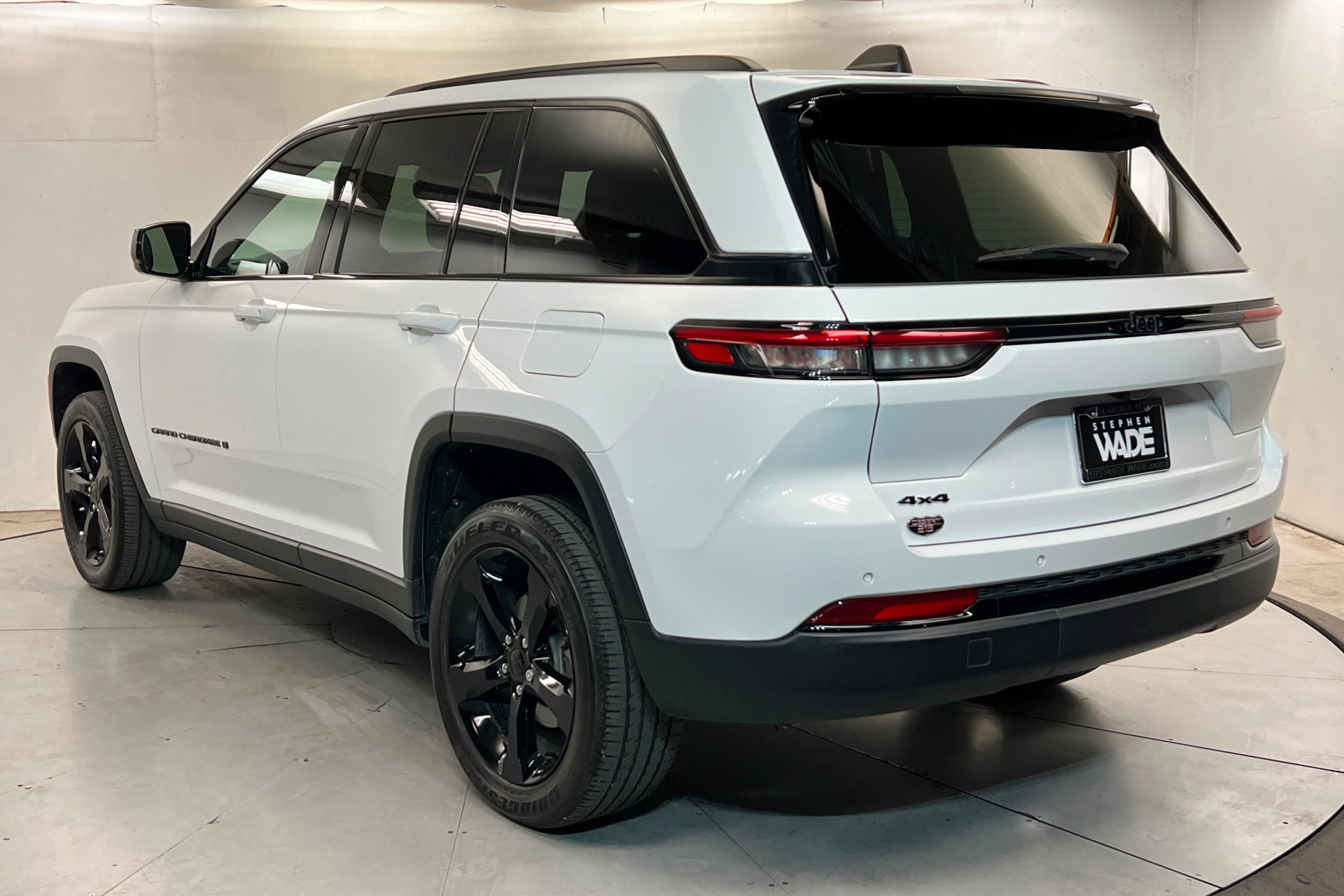 Certified 2023 Jeep Grand Cherokee Altitude AWD/4WD image 3