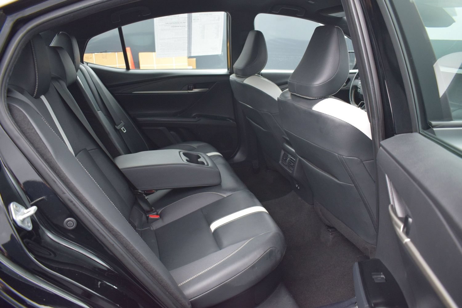 Used 2025 Toyota Camry SE FWD image 11