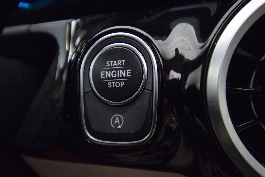 Used 2021 Mercedes-Benz GLA 250 4MATIC image 36