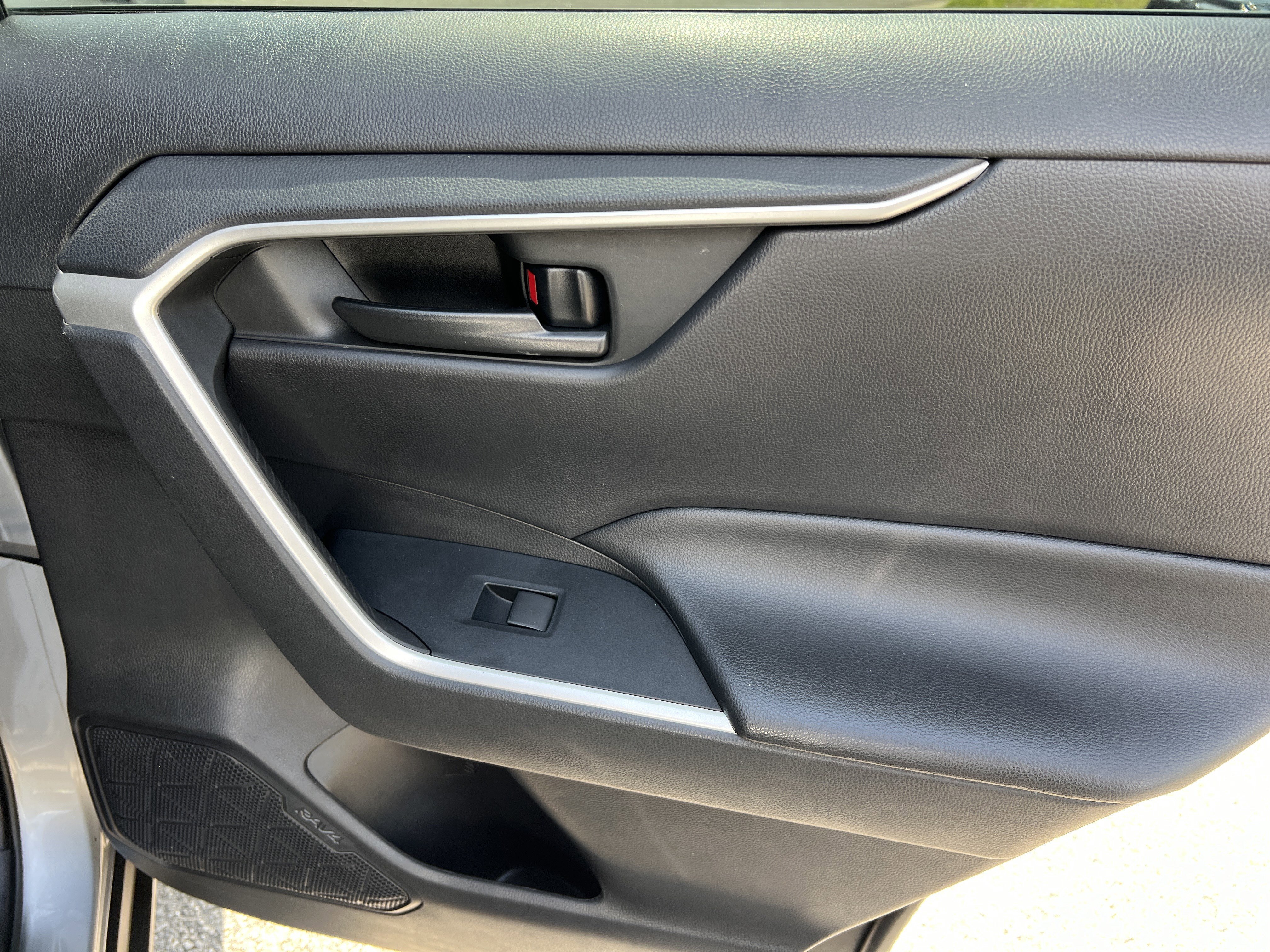 Certified 2020 Toyota RAV4 LE FWD image 27