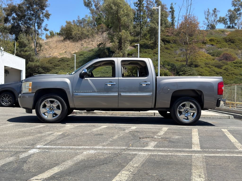 Used 2009 Chevrolet Silverado 1500 LT w/ Regional Value Package RWD image 5